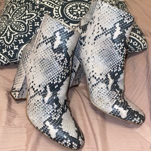 Steve Madden Snake skin